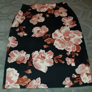 New LARA pencil skirt